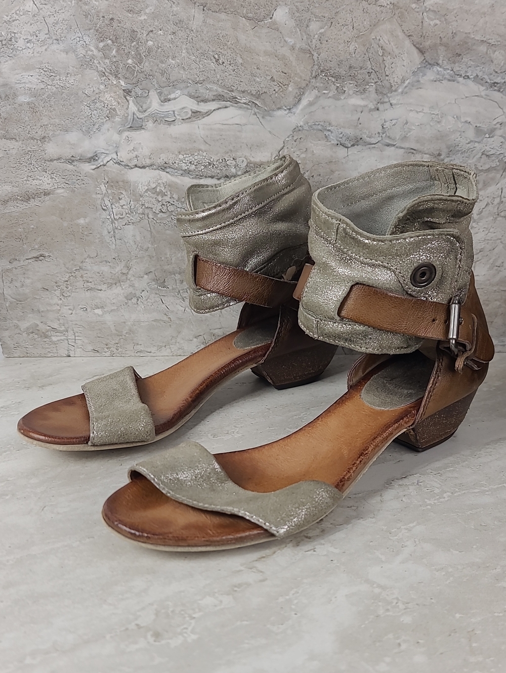 Miz Mooz CALI Distressed Metallic Silver Leather Ankle Wrap Strap Sandals 39 - Picture 2 of 16